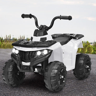 Les enfants montent sur un VTT / Jeep