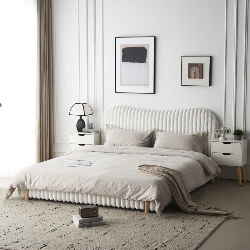 Lit à oreilles blanc avec grand lit, coutures verticales et tête de lit ondulée