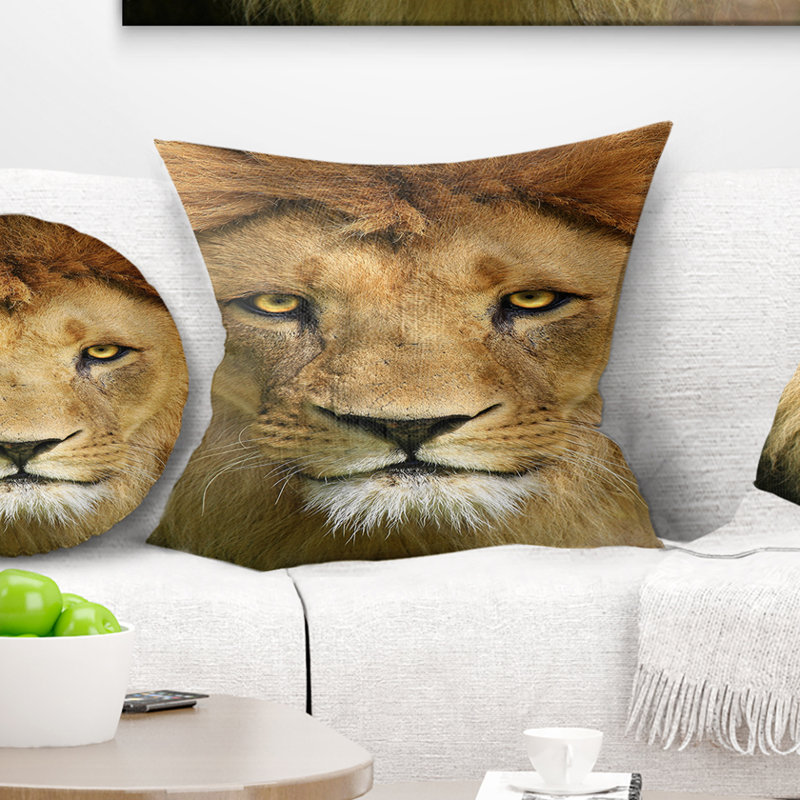 Lion avec visage calme - oreiller imprimé animal, 16 po x 1 po, Coussin décoratif