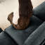 Chenille 4 places gris avec de très grands sièges larges, une conception structurelle unique, un rangement coulissant dans une assise douce et confortable, plusieurs tailles pour différentes configurations de maison, un tiroir intégré --1002560050