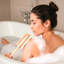 Brosse de douche double face Cheer Collection avec longue poignée en bois de lotus et poils doux et rigides