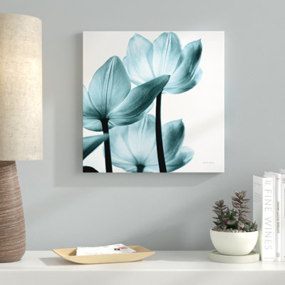 «Translucent Tulips III Sq Aqua Crop», reproduction de photo sur toile tendue