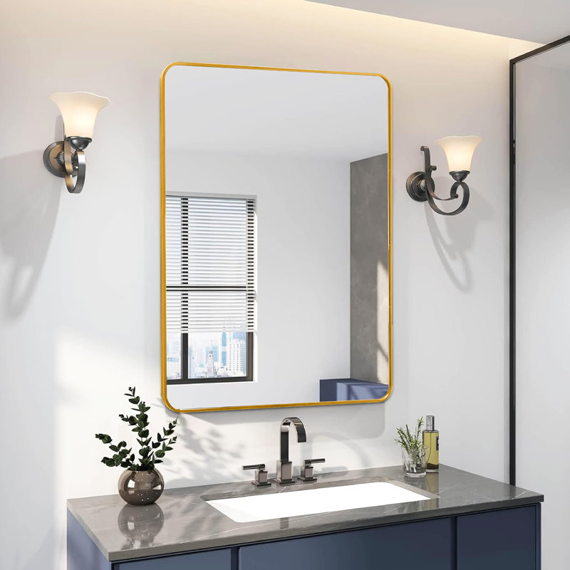 Miroir mural encadré en métal doré 24 x 36 po pour le charme de la salle de bain, verre de haute qualité, alliage de rouille, système de suspension renforcé, fiabilité et cadre, crochets pour une utilisation à long terme