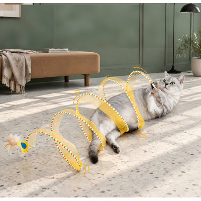 Conçu pour les chats d'intérieur, ce tunnel de chasse à ressort en spirale s'ouvre jusqu'à 50 cm et associe une plume à une clochette pour des jeux autonomes chez les chatons.