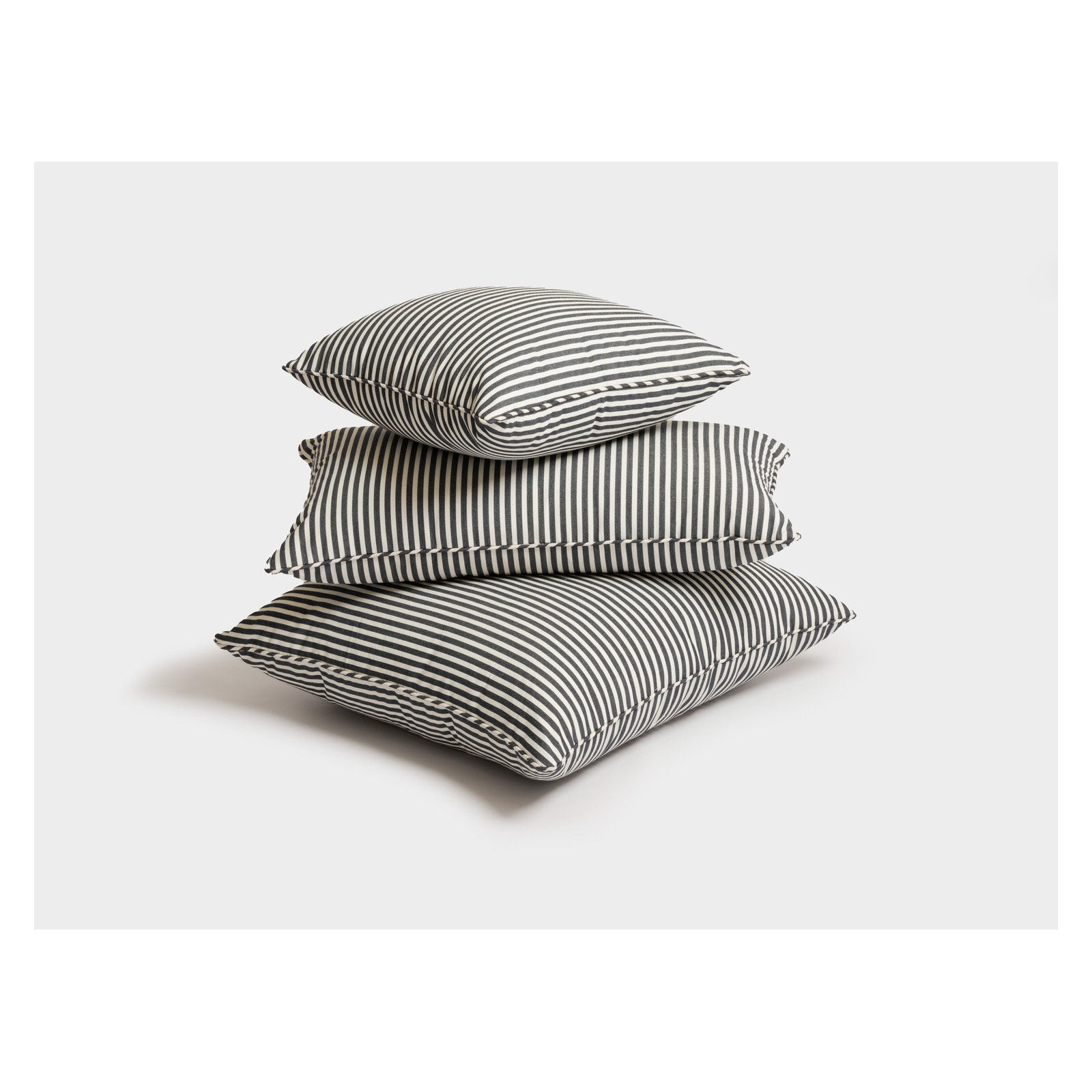 Laurens Outdoor Pillow, Navy, 18"H x 18"W