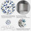 Horloge murale à fleurs bleues sur fond blanc-501375573