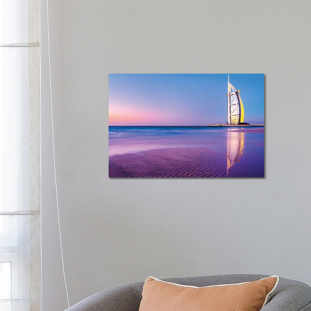 Burj Al Arab Jumeirah III von Susanne Kremer - Galerie-umwickelte Leinwand Giclée auf Leinwand