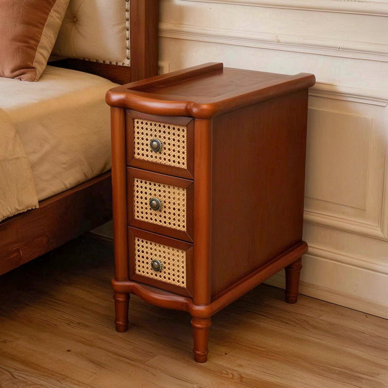 Table de chevet en rotin à 3 tiroirs, table d'appoint étroite en bois massif, meuble de rangement vintage pour chambre, salon ou bureau – Noyer clair