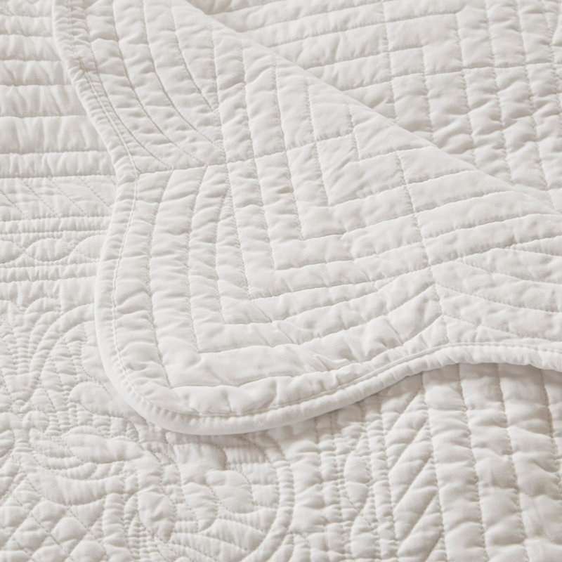 Jeté matelassé surdimensionné avec bords festonnés écume de mer 60 x 72 po, Blanc
