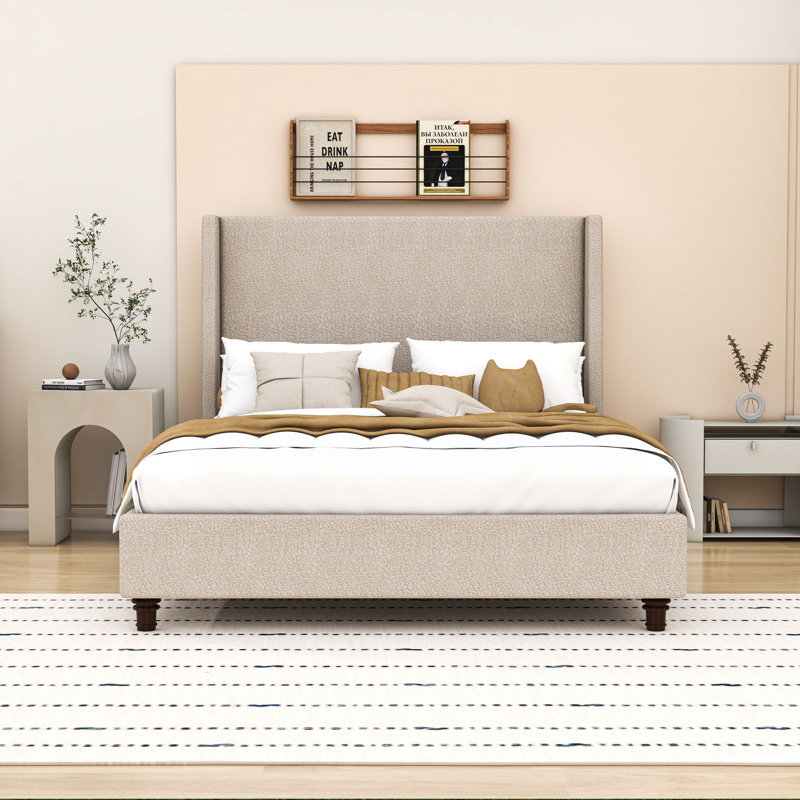 Lit plateforme tapissier avec tête de lit à oreilles et pieds centraux, Grand lit