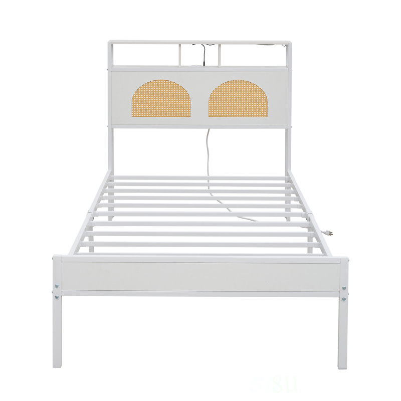 Structure de lit simple avec tête de lit en rotin, lumières DEL et station de charge, aucun sommier requis, facile à assembler