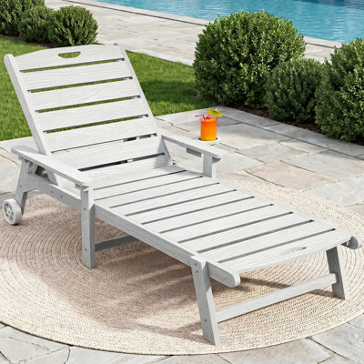 Chaise longue d'extérieur avec 5 positions réglables, chaise longue de piscine avec roues portables, porte-gobelet, fauteuil de bronzage PEHD pour l'extérieur, bord de piscine