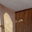 Lit escamotable, armoire en bois de pin avec centrale électrique et panneau de décoration en rotin-1882063547
