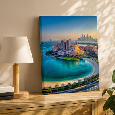 Toile, superbe vue aérienne d'un grand hôtel opulent situé sur le littoral, mettant en valeur des détails architecturaux complexes