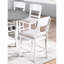 Blanc de style contemporain avec 2 chaises hautes à dossier en bois d'hévéa pour un siège confortable en tissu moderne et design-42683106
