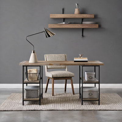 Bureau d'ordinateur de 60 pouces de largeur avec tablettes, style industriel, plateau en bois massif, finition gris, base en acier noir