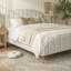Lit plateforme luxueux en velours capitonné