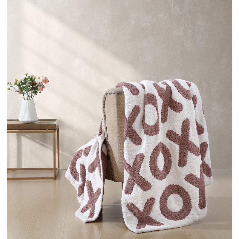 XOXO Throw Blanket, Rose/Off White Geometric