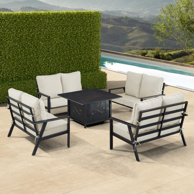 Ensemble de table de foyer en aluminium noir avec quatre causeuses profondes