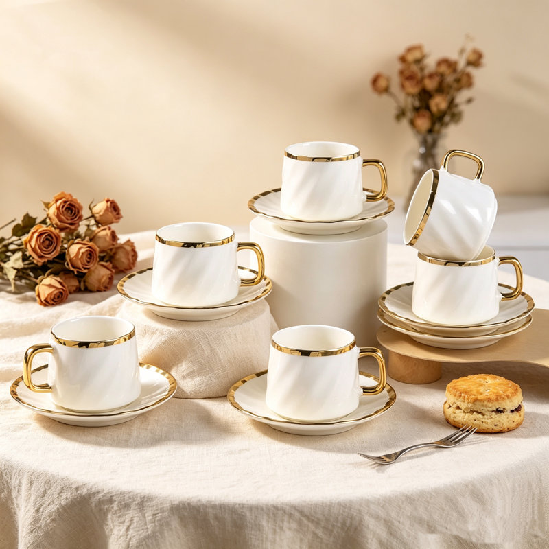 Tasse en céramique 3,4 onces coupée à la main avec soucoupe cannelée 3,4 oz (bordure dorée)