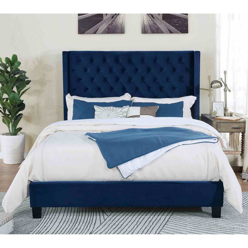 Base de lit grand bleu marine, style transitionnel, revêtement en velours, entièrement rembourré, tête de lit à boutons avec motif à losanges et surpiqué moderne, sur