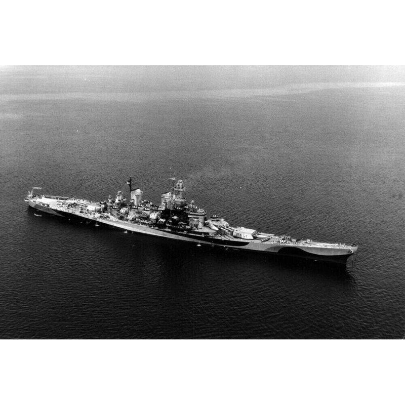 USS Missouri (BB-63) grand, H 10 po x l 30 po x P 5 po