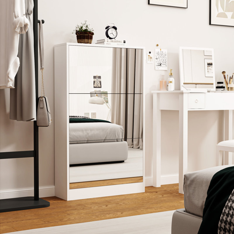 Armoire à chaussures moderne avec un petit bord de miroir