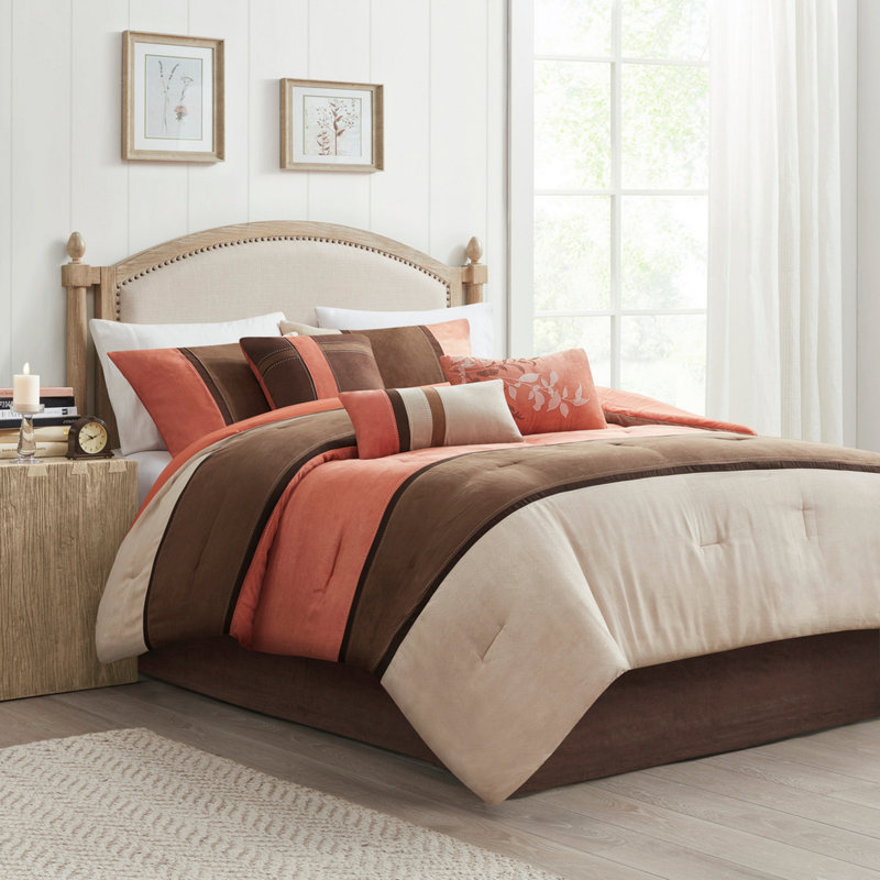 Ensemble d'édredon en faux suède avec motif à découpes et coussins brodés