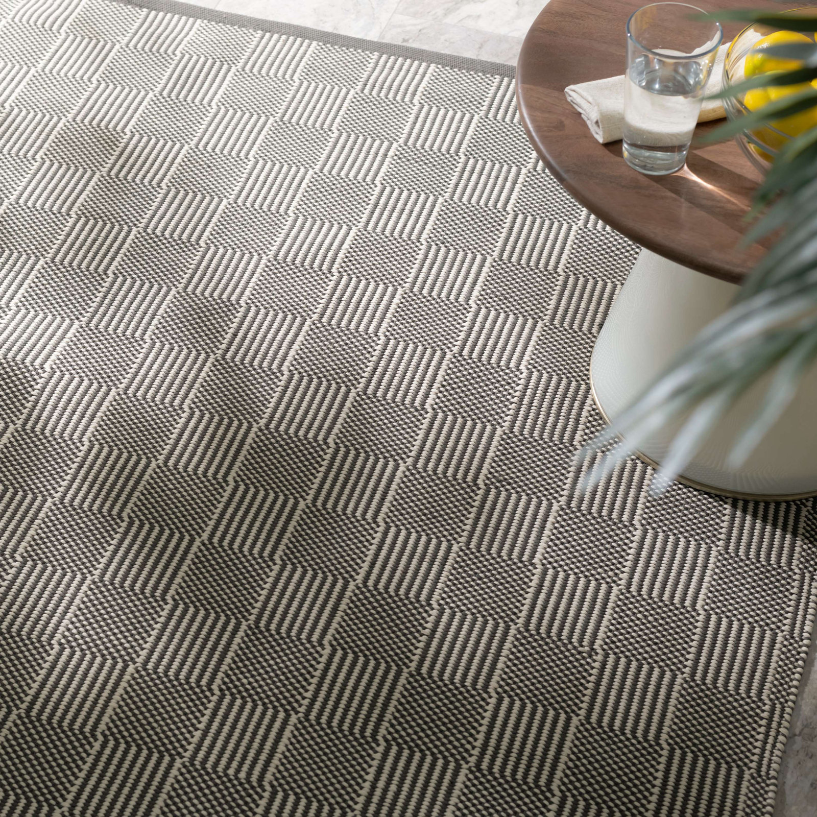 Squares Grey Indoor/Outdoor Rug, Rectangle 5' x 8'