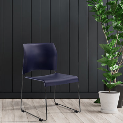 Chaise empilable en vinyle NPS 8700 Series Cafetorium