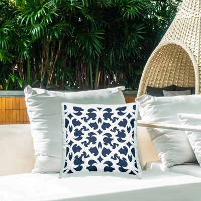 Coussin extérieur bleu à motif de brocart imprimé Geoff Tygert