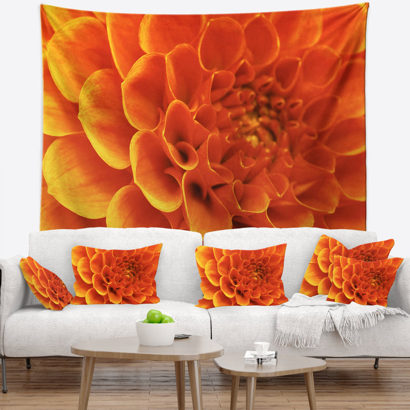 Tapisserie florale grande fleur orange et pétales, H 68 po x l 80 po