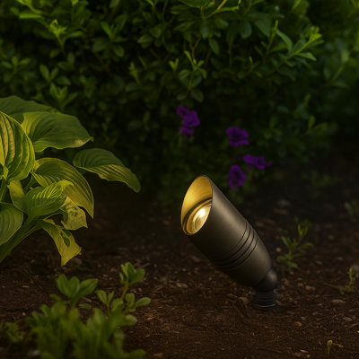 Projecteur décoratif d'extérieur 12V avec prise MR16 et long capot en aluminium thermolaqué East Grove Home Amped Landscape Lighting