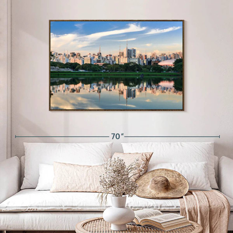 Horizon du parc d'Ibirapuera, 46 po x 31 po, Cadre flottant noyer