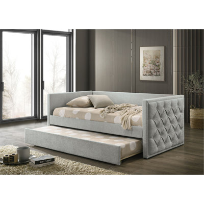 Lit de jour simple de style transitionnel avec lit gigogne et capitonnage à boutons fins avec accoudoirs minces et finition gris