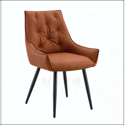 Ensemble de 4 chaises de salle à manger en similicuir chameau avec filet doré et pieds en métal noir sablé, parfait pour l'élégance moderne et le confort