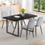 Ensemble de table et de chaises. Une table de salle à manger rectangulaire rétro minimaliste de 55 pouces avec un dessus texturé noir. Assortie à 4 chaises de salle à manger en lin et coton gris clair à haute résilience avec pieds en métal.