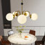 Luminaire lustre spoutnik 5 lumières Mid-Century moderne en verre de lait opale doré