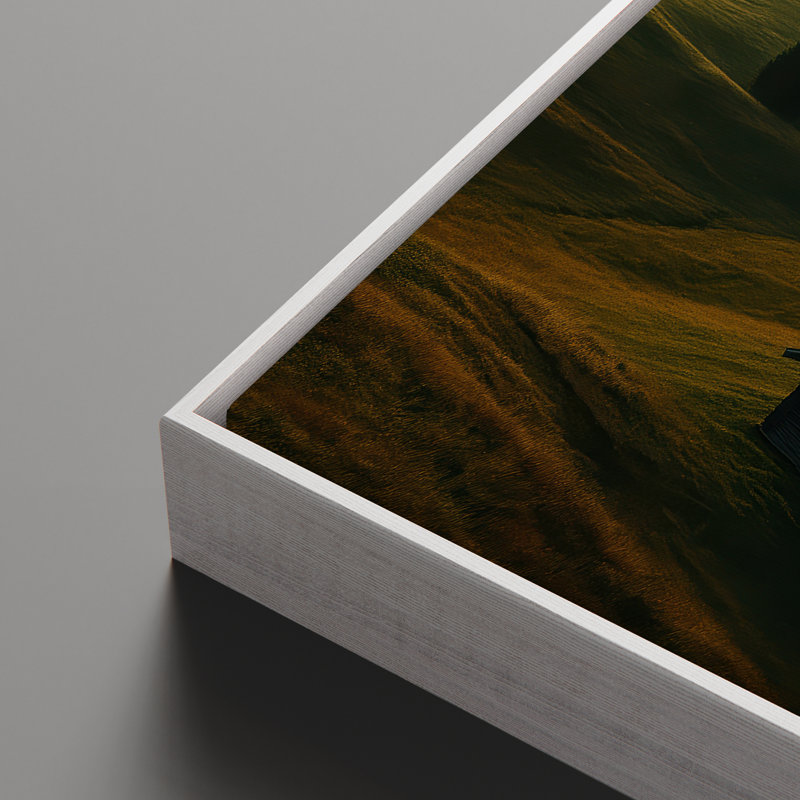 Golden Morning Alpine Meadows with Mountain Cabins, reproduction d'art encadrée, H 24 po x l 16 po, Blanc