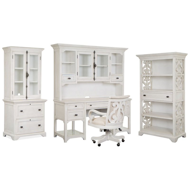 Bureau et huche avec chaise