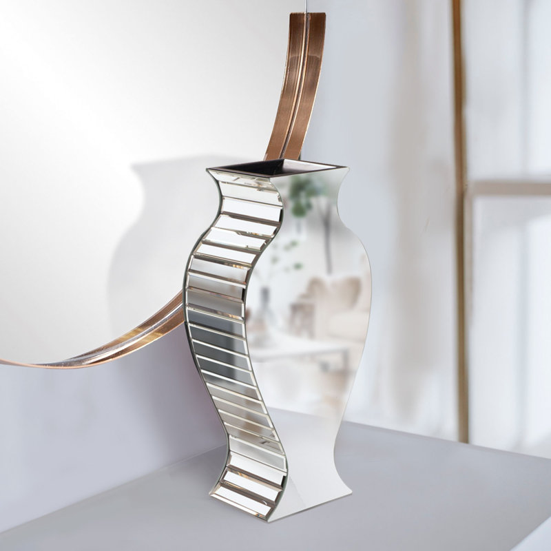 Grand vase biseauté à panneau en miroir, H 20 po x l 10 po x P 6 po