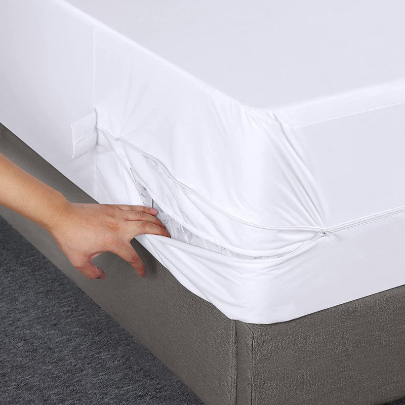 Protège-matelas en microfibre de polyester Nomi