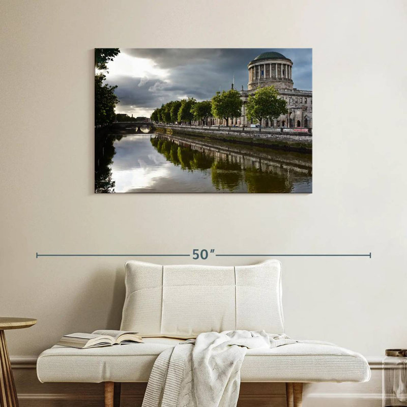 Lilie Ireland's Four Courts, H 26 po x l 39 po