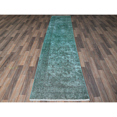 Tapis vert perse rétro surteint de 2 pi 4 po x 10 pi 2 po Tabriz, usé et vieilli, noué à la main, 100% laine, côtés et extrémités sécurisés par des professionnels, tapis ciselé à faible teneur en morceaux