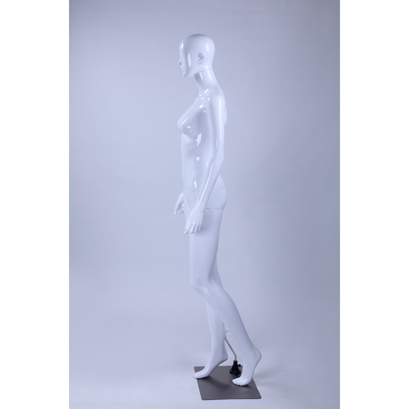 Anirvin People Statue