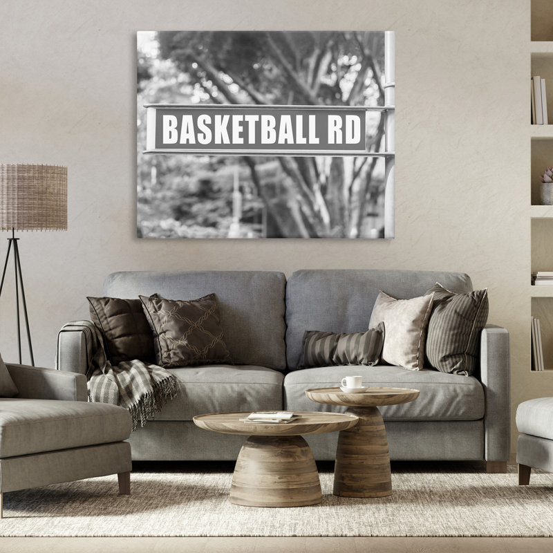 Art mural sur toile "Basketball Road Sign" par Daphne Polselli, H 36 po x l 48 po