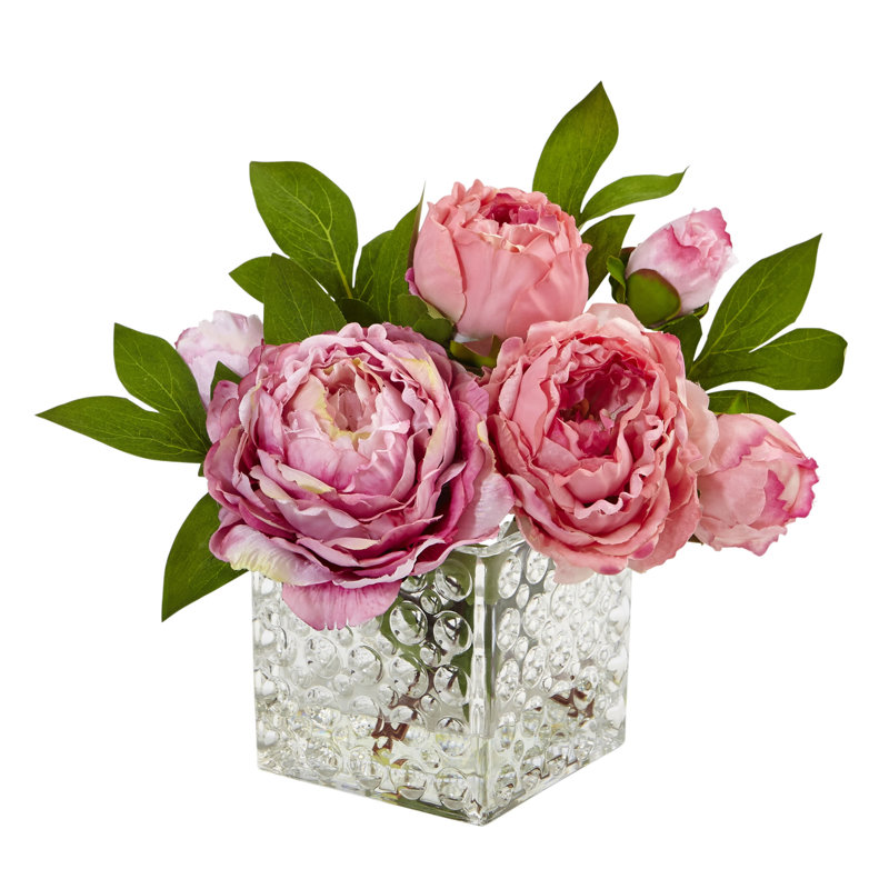 Arrangement floral de pivoines dans un vase
