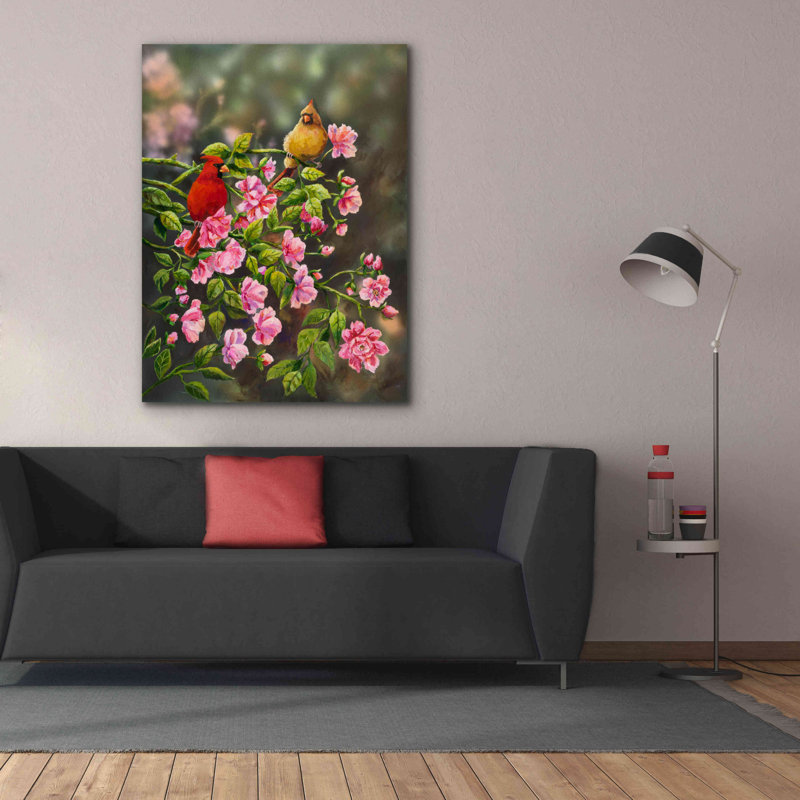 «Cardinals with Roses» par Sarah Davis, art mural sur toile, H 54 po x l 40 po x P 1,5 po