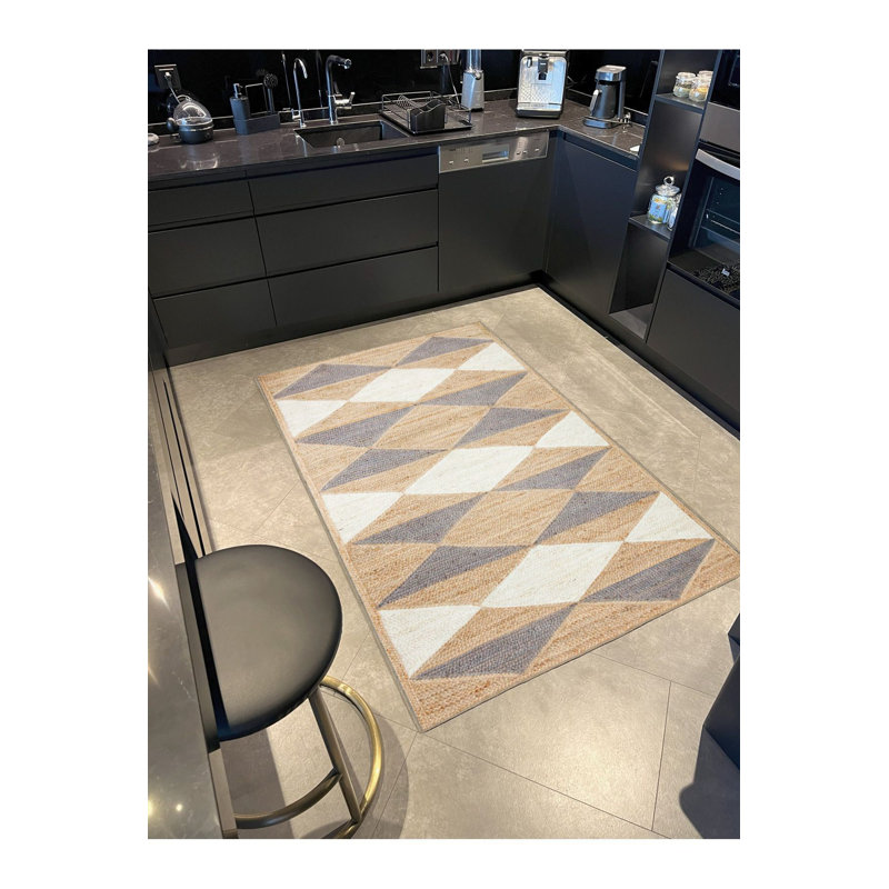 Tapis décoratif lavable à la machine moderne à motif géométrique triangulaire beige, Tapis de couloir 4 pi 11 po x 9 pi 10 po