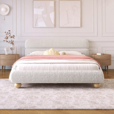 Lit contemporain tapissier à profil bas avec tissu en molleton Teddy et pieds ronds massifs, conception élégante en forme de courbe pour les chambres à coucher modernes, grand lit, blanc